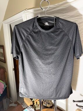 ZeroXposur Men’s Short Sleeve Performance Tee in Charcoal Gray